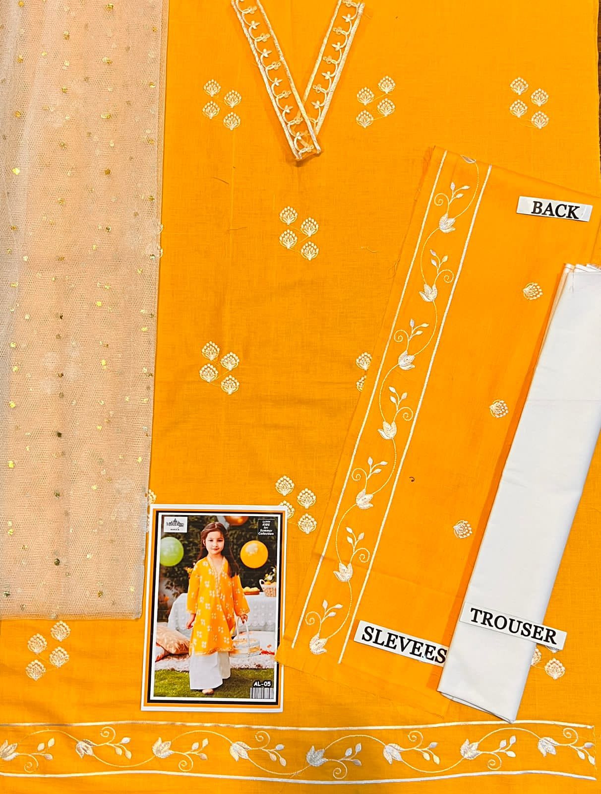 MARIA B KIDS 3PC LAWN Embroidered SUIT KD-7004